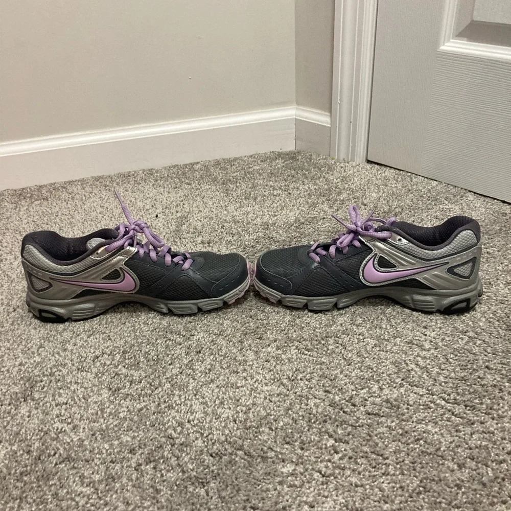 Nike Grey with Lavender swoosh and trim-Size 7-EUC - Picture 6 of 8